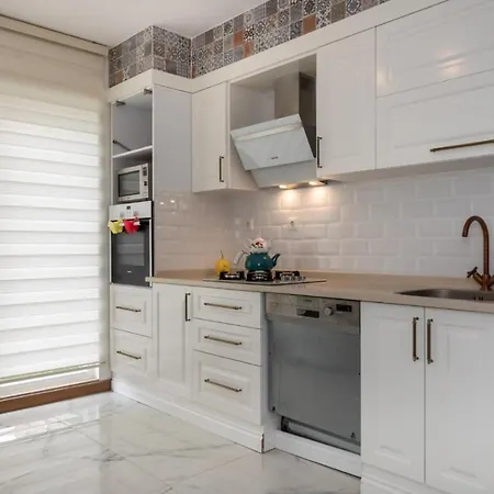 Exceptional Villa With Private Pool In Antalya דירה