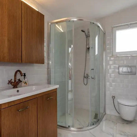 Exceptional Villa With Private Pool In Antalya דירה *