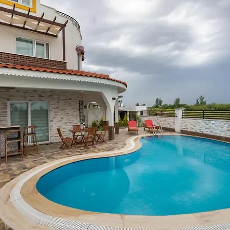Exceptional Villa With Private Pool In Antalya